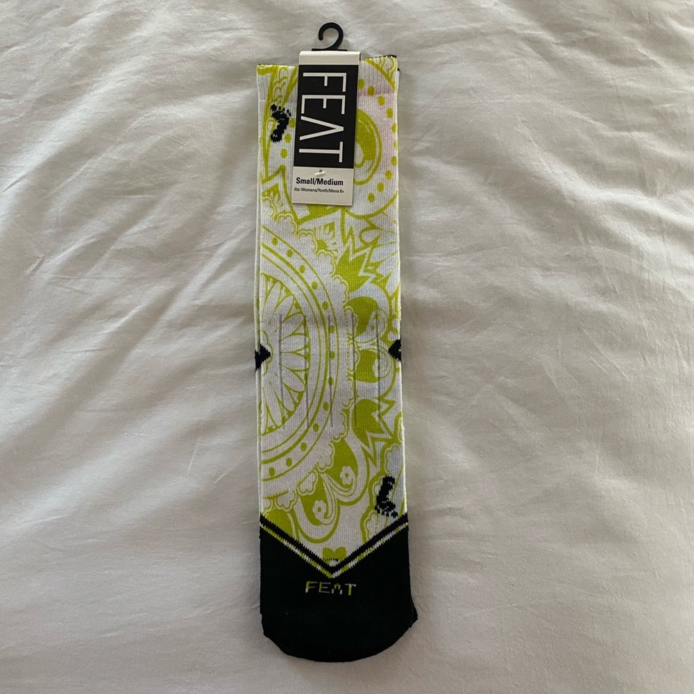 Mid- Calf (Crew) Feat Socks